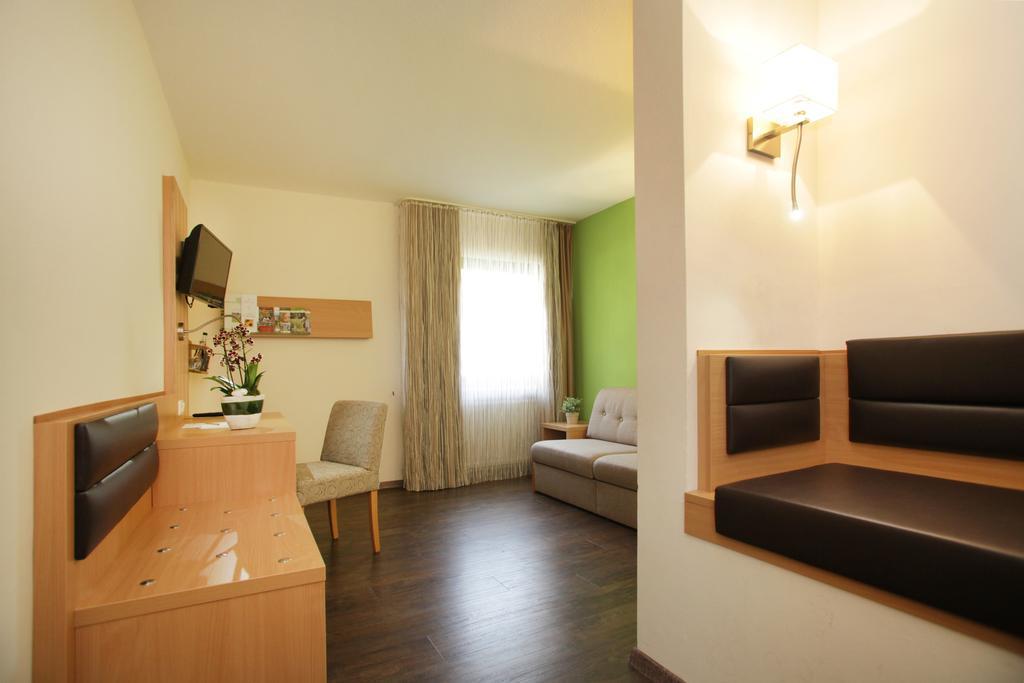 Landidyll Hotel Zum Alten Schloss Kirchensittenbach Номер фото