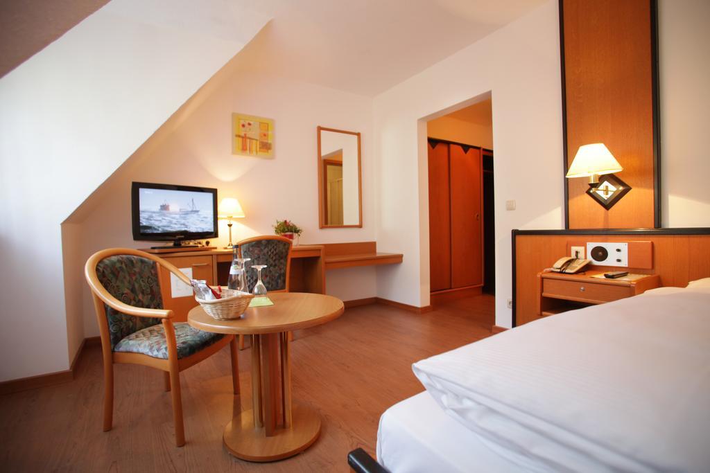 Landidyll Hotel Zum Alten Schloss Kirchensittenbach Номер фото