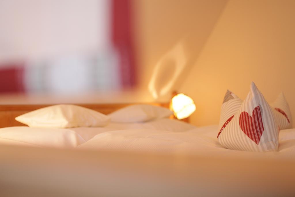Landidyll Hotel Zum Alten Schloss Kirchensittenbach Номер фото