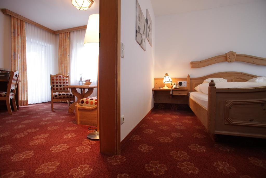 Landidyll Hotel Zum Alten Schloss Kirchensittenbach Екстер'єр фото